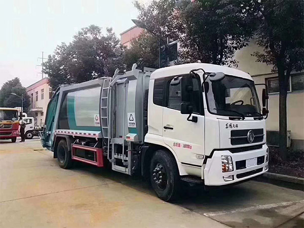 东风天锦分捡垃圾运输车操作视频